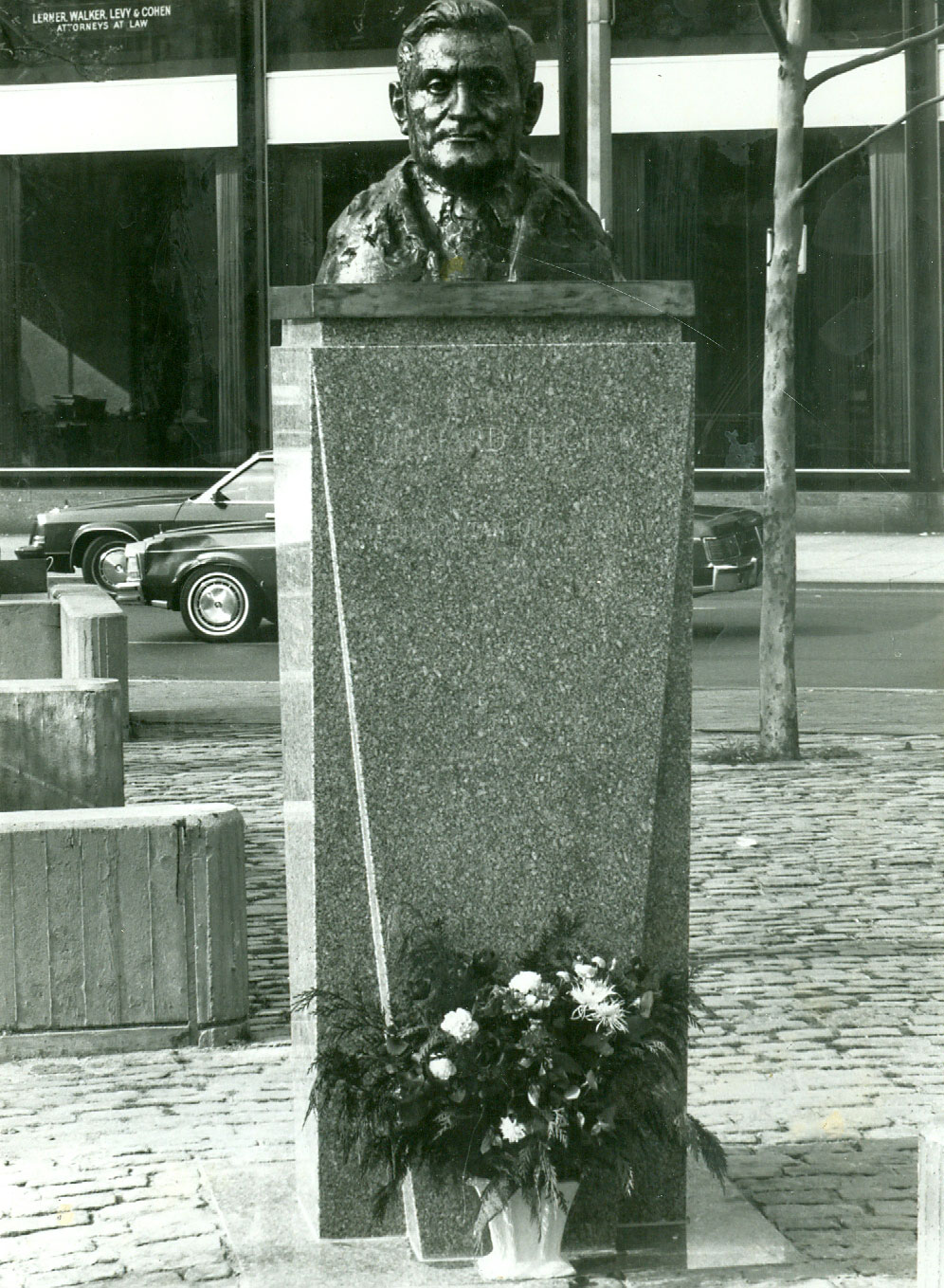 Milton Hebald. Richard Tucker Square, Bronze, 1977
